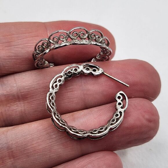 Napier Elegant Filigree Scalloped Edge Dimensional 1" Hoop Earrings Silver Tone - Picture 7 of 9